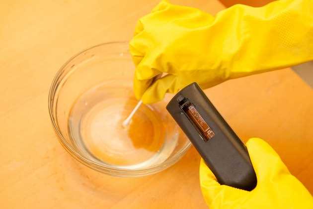 Can you use white vinegar to clean battery corrosion?