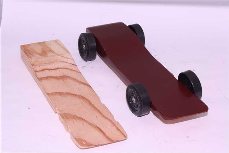 What kind of saw do I need to cut a Pinewood Derby car?